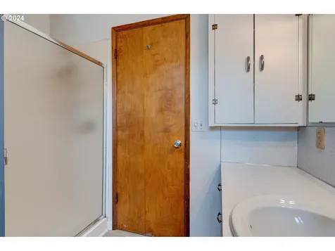 7623 SW 49th Avenue Portland OR 97219