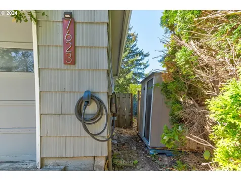 7623 SW 49th Avenue Portland OR 97219