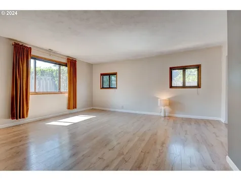 7623 SW 49th Avenue Portland OR 97219