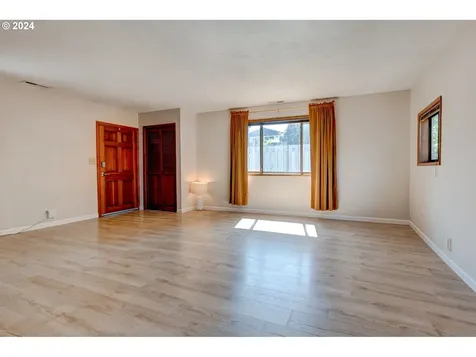 7623 SW 49th Avenue Portland OR 97219