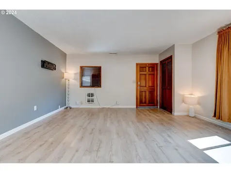 7623 SW 49th Avenue Portland OR 97219