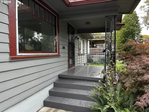 6104 SE 19th Avenue Portland OR 97202