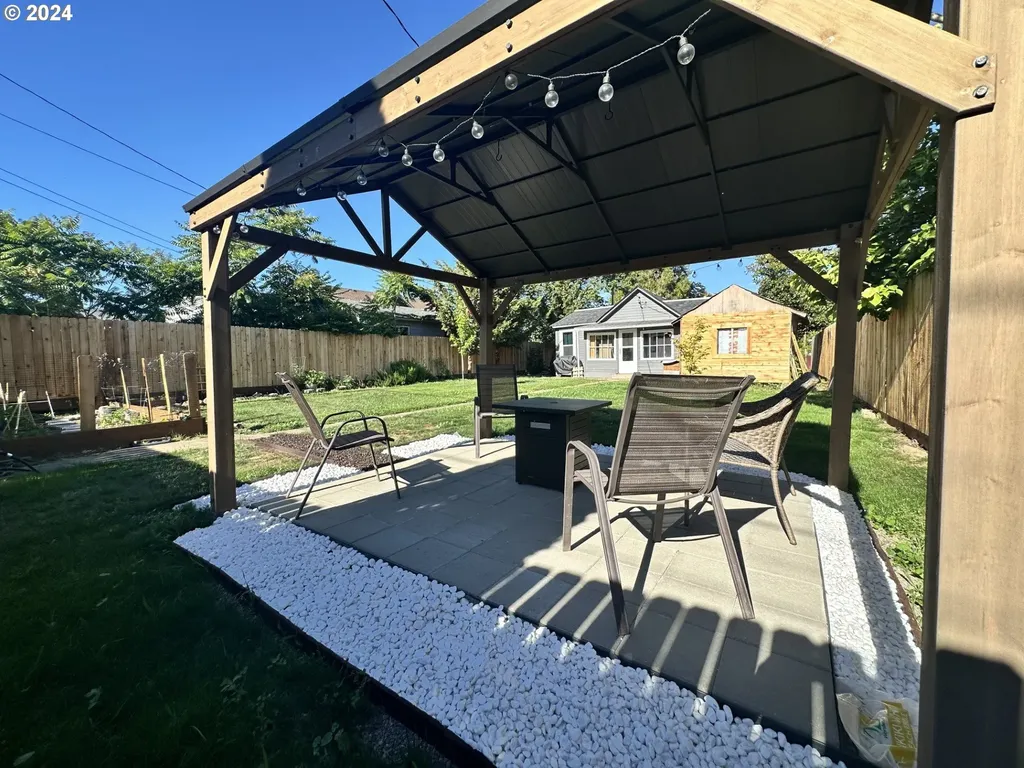 642 W Ballf Street Roseburg OR 97471