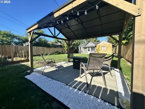 642 W Ballf Street Roseburg OR 97471