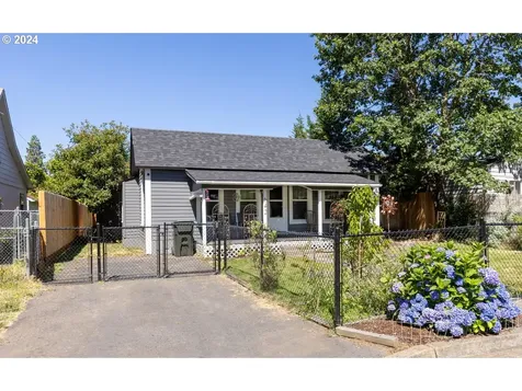 642 W Ballf Street Roseburg OR 97471