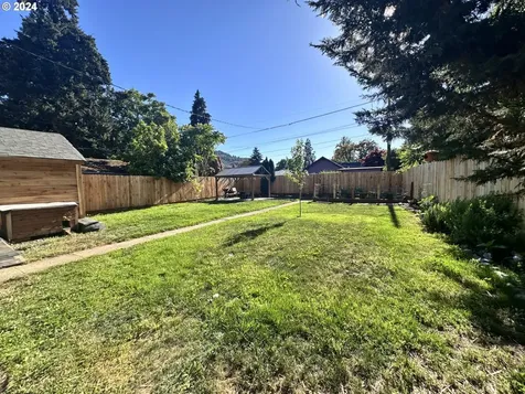 642 W Ballf Street Roseburg OR 97471