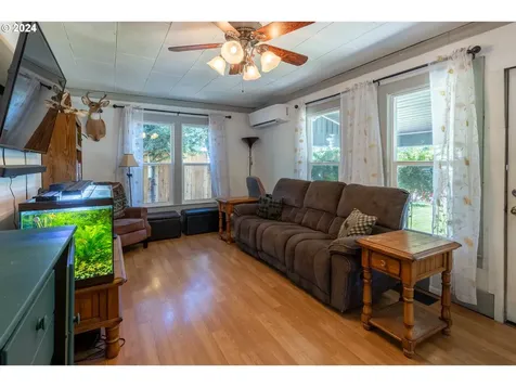 642 W Ballf Street Roseburg OR 97471