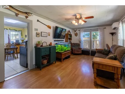 642 W Ballf Street Roseburg OR 97471