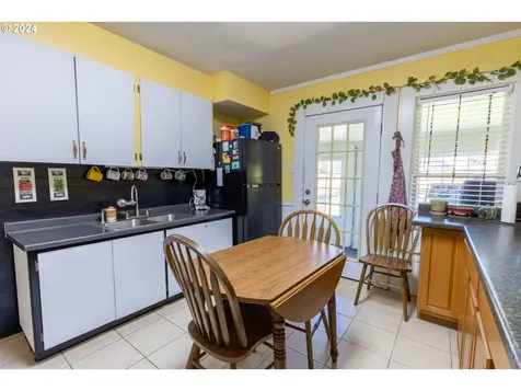 642 W Ballf Street Roseburg OR 97471