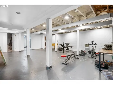 8120 Sw 8th Avenue Portland OR 97219