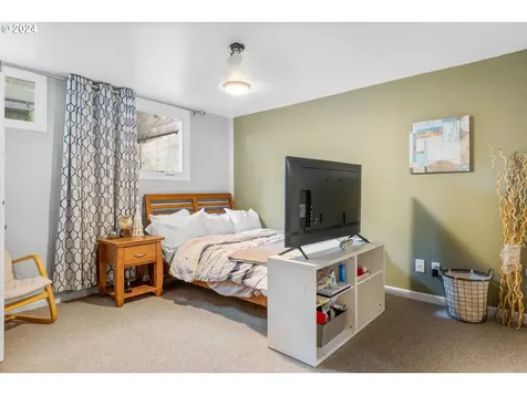 8120 Sw 8th Avenue Portland OR 97219