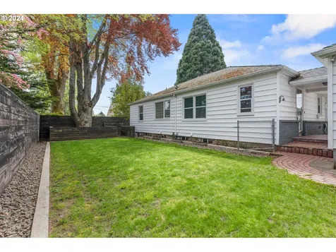 8120 Sw 8th Avenue Portland OR 97219