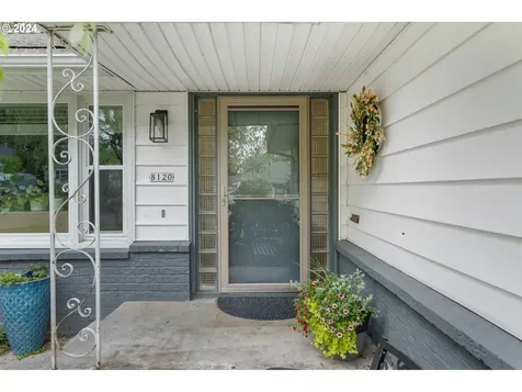 8120 Sw 8th Avenue Portland OR 97219