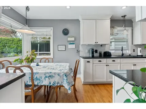 8120 Sw 8th Avenue Portland OR 97219