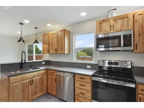 609 W 13th Street The Dalles OR 97058