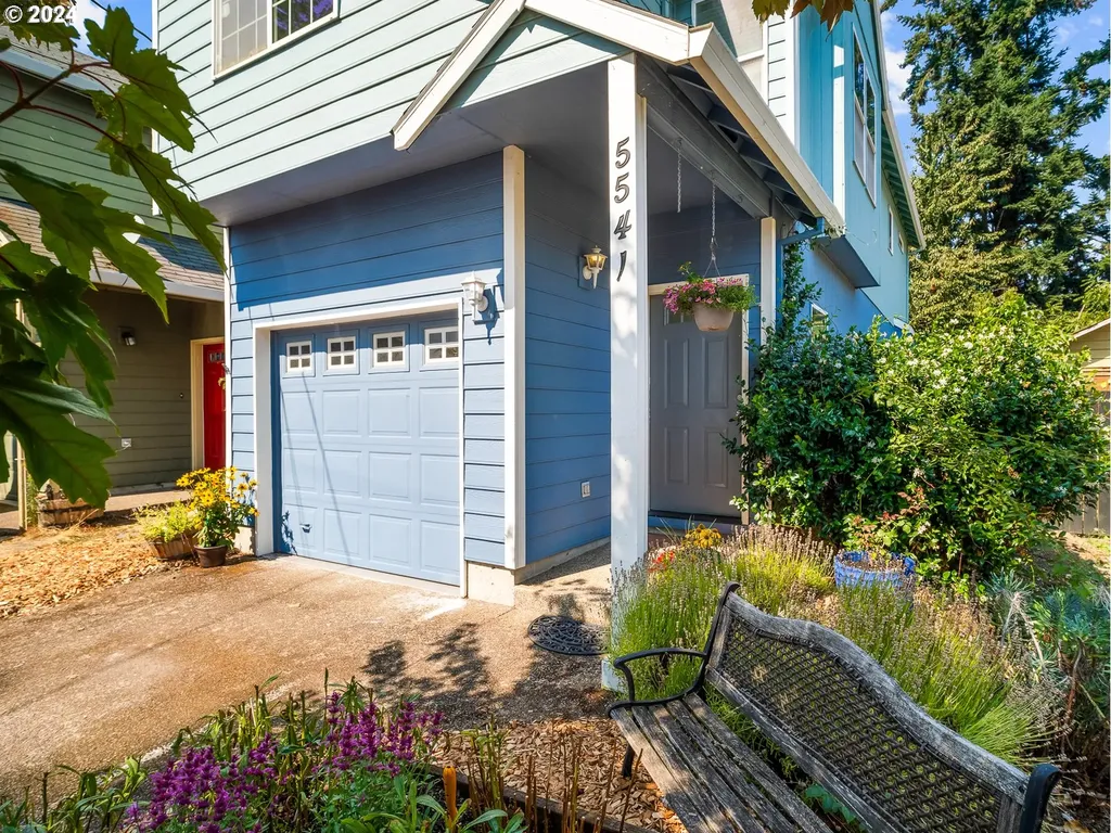 5541 SE Henderson Street Portland OR 97206