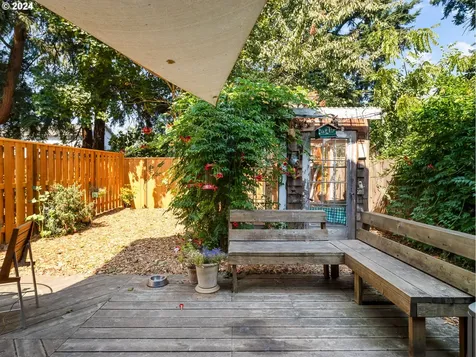 5541 SE Henderson Street Portland OR 97206