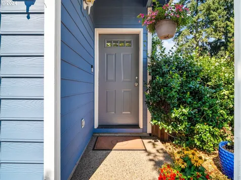 5541 SE Henderson Street Portland OR 97206