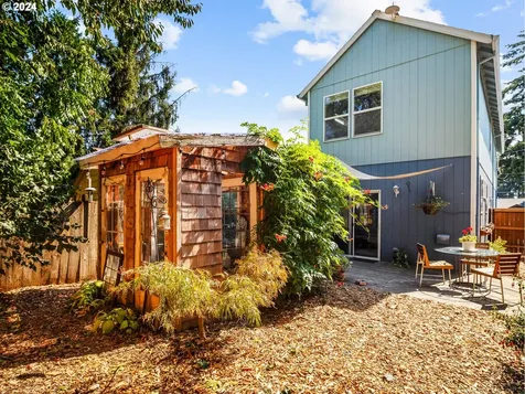 5541 SE Henderson Street Portland OR 97206