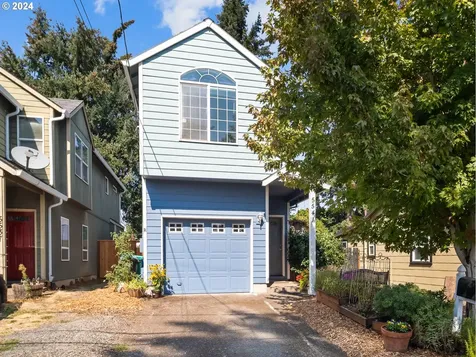 5541 SE Henderson Street Portland OR 97206