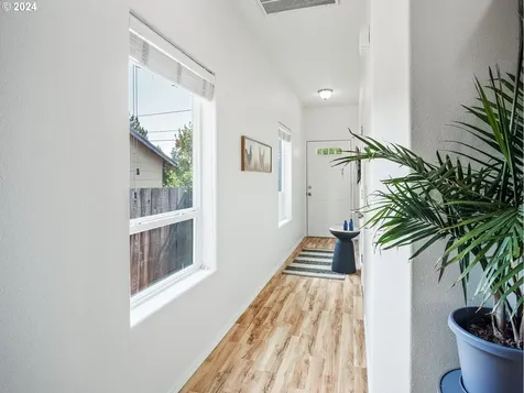 5541 SE Henderson Street Portland OR 97206