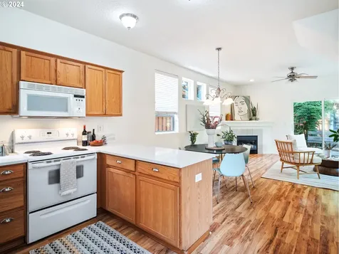 5541 SE Henderson Street Portland OR 97206