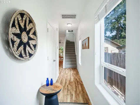 5541 SE Henderson Street Portland OR 97206