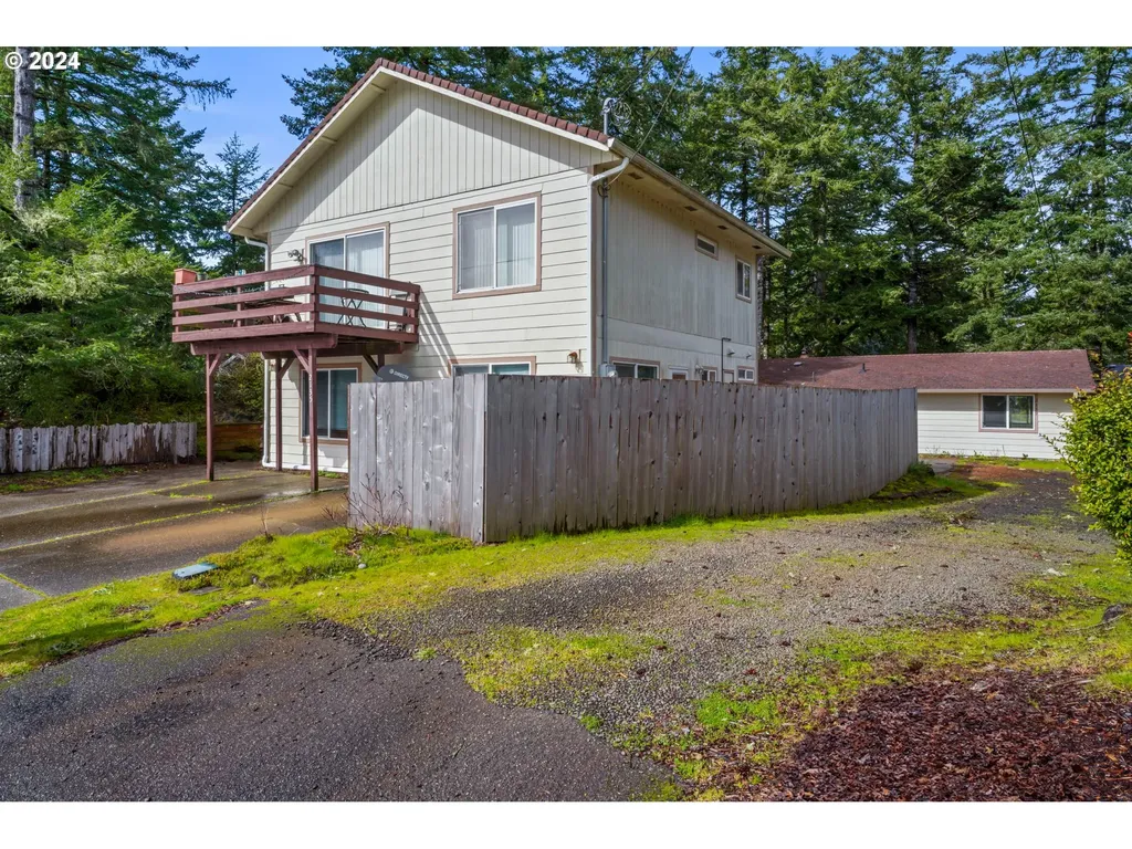2137 10th Street Florence OR 97439