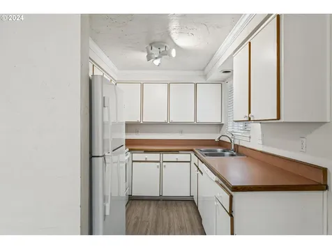 2137 10th Street Florence OR 97439