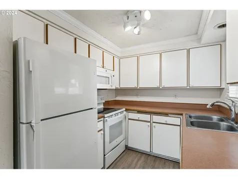 2137 10th Street Florence OR 97439