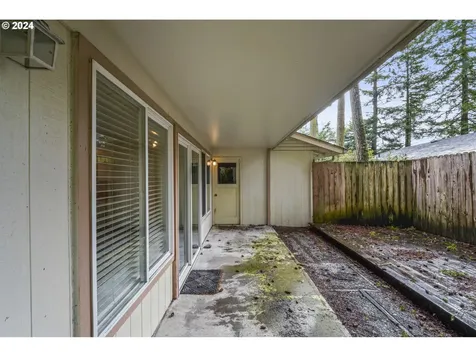 2137 10th Street Florence OR 97439