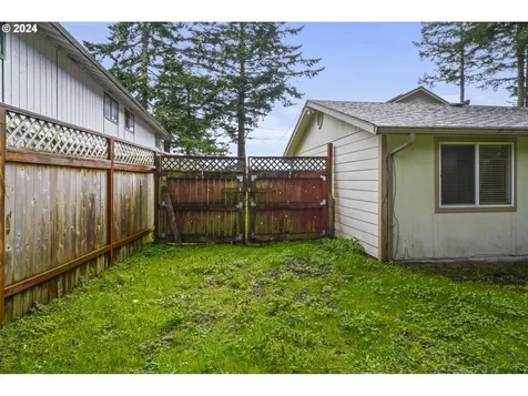 2137 10th Street Florence OR 97439