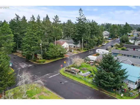 2137 10th Street Florence OR 97439