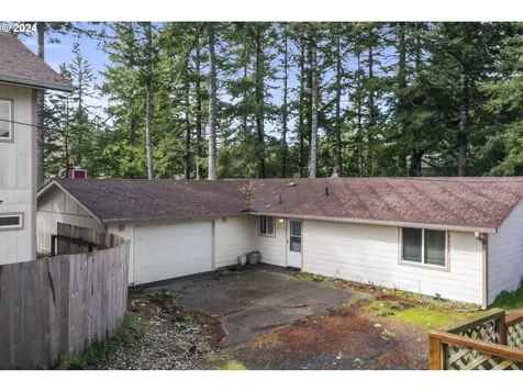 2137 10th Street Florence OR 97439