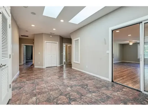 5619 Ne 56th Street Vancouver WA 98661