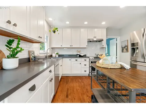 3254 Ne Ainsworth Street Portland OR 97211