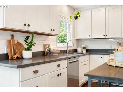3254 Ne Ainsworth Street Portland OR 97211