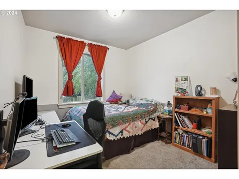 4940 SW Pomona Street Portland OR 97219