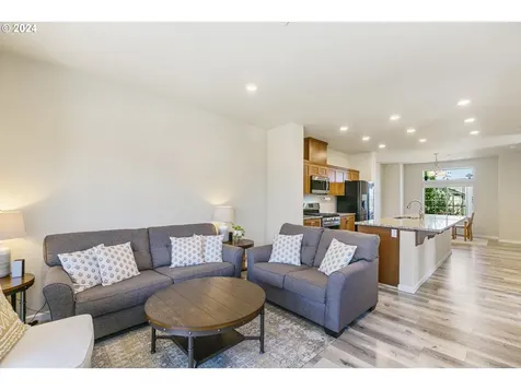 7228 Nw Elise Avenue Portland OR 97229