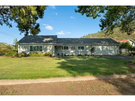 280 Hooten Road Winston OR 97496