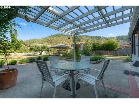 280 Hooten Road Winston OR 97496