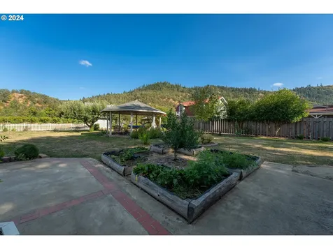 280 Hooten Road Winston OR 97496