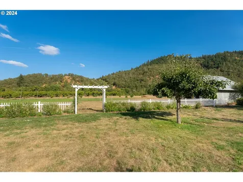 280 Hooten Road Winston OR 97496