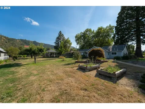 280 Hooten Road Winston OR 97496