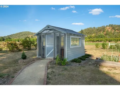280 Hooten Road Winston OR 97496