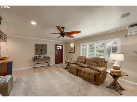 280 Hooten Road Winston OR 97496