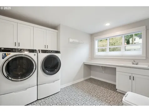 4331 SW Washouga Avenue Portland OR 97239