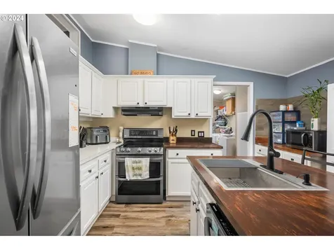 352 Ne Faulconer Court Sheridan OR 97378