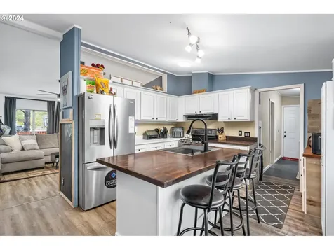 352 Ne Faulconer Court Sheridan OR 97378