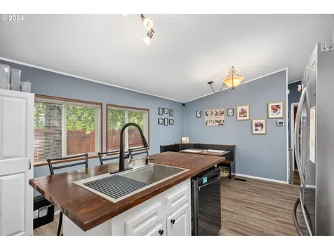 352 Ne Faulconer Court Sheridan OR 97378